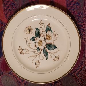 2 Knowles White Flower and Gold Carolina Pattern Dinner Plates